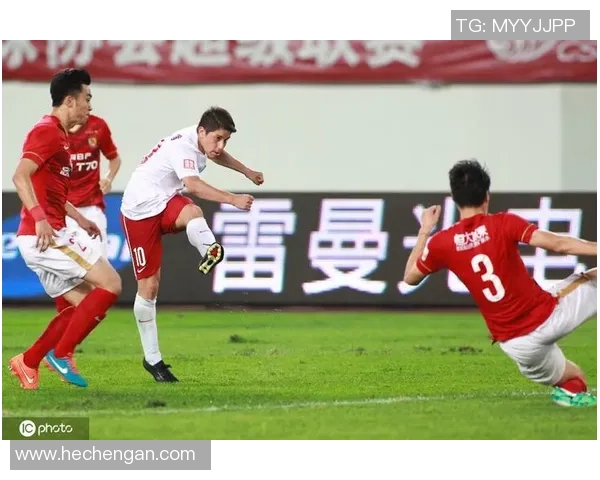 恒大与上港精彩对决回顾赛场瞬间重温与战术分析